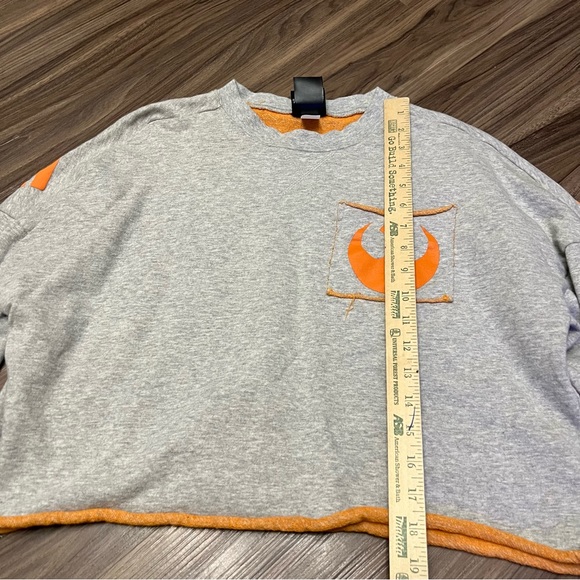 Star Wars: The Rise Of Skywalker Resistance Raw-Edge sz S Athletic Jersey crop - Picture 8 of 10
